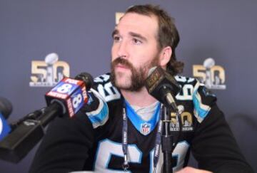 El defensive end, que se retiró gloriosamente a lomos de un caballo, recibe una mención especial del jurado (vale, en realidad no hay jurado, soy yo) por sus Friendly Mutton Chops, que así es como se llama este modelo de barba consistente en patillas a moflete completo unidas por el bigote. Gracias por tanto, Jared.