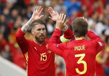 Gerard Pique y Sergio Ramos forman la pareja de centrales de la Selección.