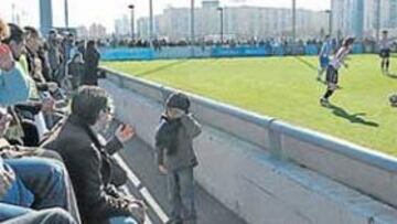 <b>ABARROTADAS. </b>Las gradas de la Ciudad Deportiva de Saint Adrià estuvieron el sábado a rebosar.