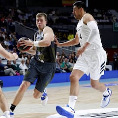 El Madrid resuelve en 11 minutos (36-16) una jornada incómoda