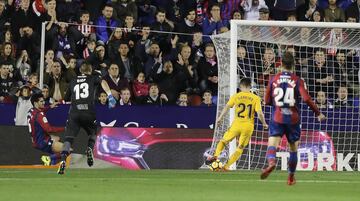 Kevin Gameiro taps in with half an hour on the clock to put Atleti 2-0 up.