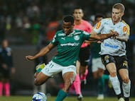 Abel Ferreira cuestionado por la suplencia de Jhon Arias