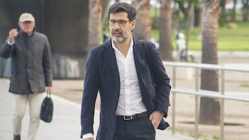 Jesús León, en la puerta de la Ciudad de la Justicia