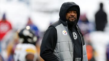 ORCHARD PARK, NEW YORK - JANUARY 15: Head coach Mike Tomlin of the Pittsburgh Steelers looks on before the game against the Buffalo Bills at Highmark Stadium on January 15, 2024 in Orchard Park, New York.   Sarah Stier/Getty Images/AFP (Photo by Sarah Stier / GETTY IMAGES NORTH AMERICA / Getty Images via AFP)