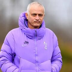 Mourinho critica a Pochettino por poner a Davinson de lateral