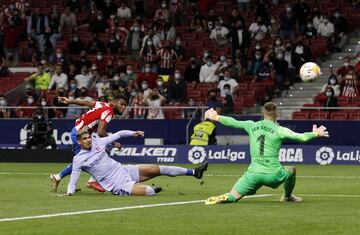 1-0. Thomas Lemar marca el primer gol.