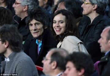 Ex Rolling Stones, Ronnie Wood apoyando al West Bromwich.