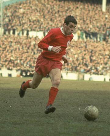 Es el jugador con m芍s partidos en la historia del Liverpool: 857. Lleg車 al club cuando Shankly se convirti車 en m芍nager. Tambi谷n podr赤an estar en esta posici車n de honor Stevie Heighway, inquilino de la banda derecha en los 80, y Billy Liddell, que estuvo en el club desde 1938 hasta 1961.