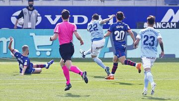 HUESCA, SPAIN - MARCH 07: Santi Mina of Celta Vigo scores their side's first goal during the La Liga Santander match between SD Huesca and RC Celta at Estadio El Alcoraz on March 07, 2021 in Huesca, Spain. Sporting stadiums around Spain remain under