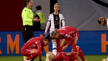 Rostock (Germany), 01/12/2023.- Denmark's Sofie Svava (down) reacts during the UEFA Women's Nations League soccer match Germany vs Denmark in Rostock, Germany, 01 December 2023. (Dinamarca, Alemania) EFE/EPA/CLEMENS BILAN
