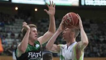 Domanatas Sabonis, defendido por John Shurna.
