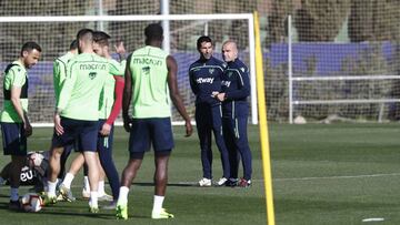 Paco L&oacute;pez ofreci&oacute; este mediod&iacute;a la lista de convocados para medirse ma&ntilde;ana al Eibar en el Ciutat.
 
 
 
 
 
 