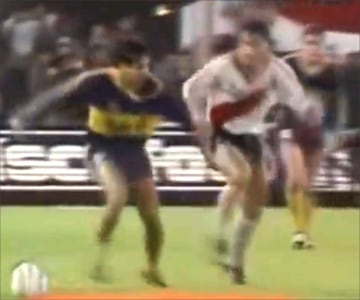 En la final de la liguilla 88/89 Graciani corría con el Balón y viendo que no podía despegarse de Serrizuela que le sujetaba por la camiseta, dejó la pelota se dió la vuelta y le pego un puñetazo en la cara.