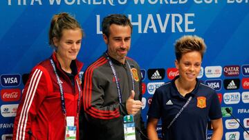 GRAFCVA5675. LE HAVRE, 16/06/2019..Jorge Vilda, entrenador de la selecci&oacute;n espa&ntilde;ola,(c) junto a las jugadoras Irene Paredes (i) y Amaya Sampedro (d) al inicio de la rueda de prensa que han ofrecido en el Stade Ocean (Le Havre) donde ma&ntild