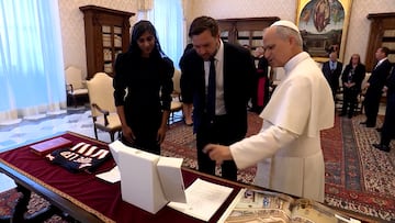 JD Vance stuns Pope Leo XIV with unexpected NFL gift during Vatican visit