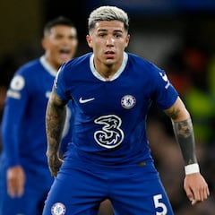 How many professional soccer matches has Chelsea midfielder Enzo Fernández played?