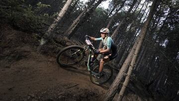 Claudia Galicia compite en la primera etapa de la YoPRO Catalunya Bike Race 2019.