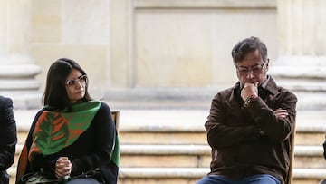 Bogotá, Octubre 17 de 2025. En la Plaza de Armas de la Casa de Nariño se llevó a cabo el Acto Público de Reconocimiento de Responsabilidad Internacional en el caso de los miembros de la Corporación Colectivo de Abogados José Alvear Restrepo (CAJAR). En la foto: Angie Rodríguez, directora del Dapre y Gustavo Petro,Presidente de Colombia.(Colprensa - Catalina Olaya)