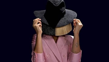 Sia muestra una foto en la que aparece desnuda para evitar que se venda a sus fans.