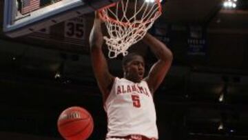 Tony Mitchell durante su etapa con los Alabama Crimson Tide.