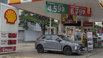 El precio de la gasolina continúa por los cielos. Descubre las apps que te pueden ayudar a encontrar las gasolineras más baratas en Estados Unidos.