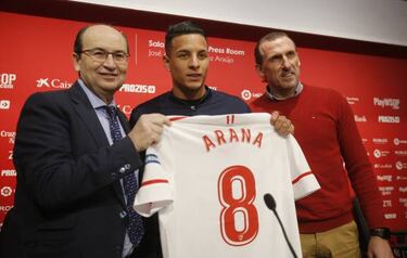 Sevilla new boy Arana: "I'd like to be like Roberto Carlos"