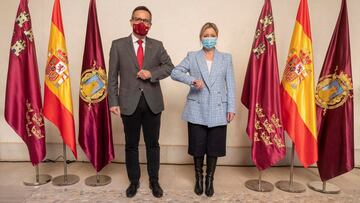 LORCA, (MURCIA), 12/03/2021.- La coordinadora en Murcia de Ciudadanos y candidata a presidir la Comunidad de Murcia Ana Martinez Vidal, este viernes durante de la rueda de prensa que ha ofrecido junto al secretario general del PSOE en Murcia, Diego Conesa, en el Palacio Guevara de Lorca. Durante esta rueda de prensa, Martínez Vidal y Conesa se han comprometido a la vuelta "segura e inmediata" al modelo presencial en las aulas de la Región de Murcia si prospera la moción de censura que ambas formaciones han presentado para desalojar al PP del Gobierno autonómico. Por su parte, El PP ha asegurado este viernes que ha llegado a un acuerdo con tres de los seis diputados de Ciudadanos en la Asamblea de Murcia para impedir el triunfo de la moción de censura del PSOE y Ciudadanos contra el presidente regional del PP, Fernando López Miras, acuerdo que niega la dirección de Cs en Madrid. EFE/Marcial Guillén