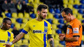 Pol García Tena, futbolista español del Sint Truiden, durante un partido de la Pro League belga.