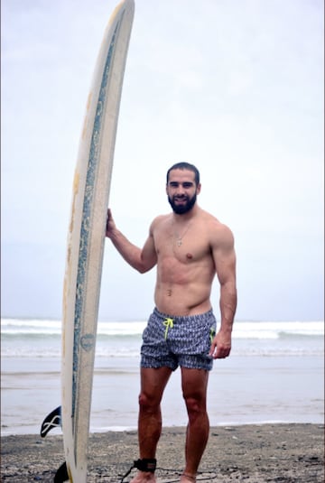 El Jugador del Real Madrid ha publicado fotos en sus redes sociales practicando Surf 