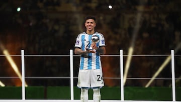 Soccer Football - FIFA World Cup Qatar 2022 - Final - Argentina v France - Lusail Stadium, Lusail, Qatar - December 18, 2022 Argentina's Enzo Fernandez pose with the Best Young Player award REUTERS/Carl Recine