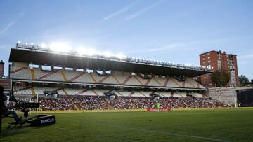 El estadio de Vallecas seguirá siendo de la Comunidad