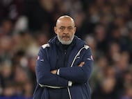 West Ham United's Portuguese head coach Nuno Esp�rito Santo looks on during the English Premier League football match between West Ham United and Bournemouth at the London Stadium, in east London on February 21, 2026. (Photo by Rhianna Chadwick / AFP) / RESTRICTED TO EDITORIAL USE. No use with unauthorized audio, video, data, fixture lists, club/league logos or 'live' services. Online in-match use limited to 120 images. An additional 40 images may be used in extra time. No video emulation. Social media in-match use limited to 120 images. An additional 40 images may be used in extra time. No use in betting publications, games or single club/league/player publications. /
