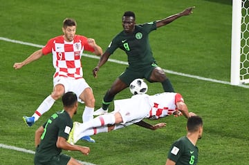 1-0. Oghenekaro Etebo anotó en propia puerta el primer gol croata.