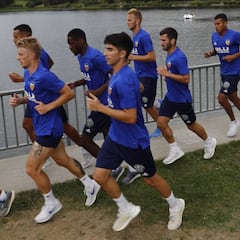 Marcelino instruye a Wass y Carlos Soler para hacer de Parejo