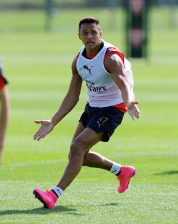 Alexis Sánchez trabaja duro en la práctica de Arsenal previo al duelo ante Newcastle.