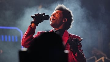 The Weeknd se presenta durante el espect&aacute;culo de medio tiempo del juego de f&uacute;tbol americano del Super Bowl 55 de la NFL entre los Kansas City Chiefs y los Tampa Bay Buccaneers, el domingo 7 de febrero de 2021 en Tampa, Florida.