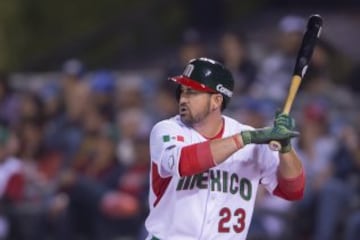 El ‘Titán’ nació en San Diego California, pero es mexicano pues sus padres tienen la nacionalidad azteca. El primera base de Los Dodgers es un referente latino no sólo por su calidad en el diamante, también por su apoyo a la comunidad. Reiteró su desaprobación contra Donald Trump antes de que fuera electo presidente, por lo que se ganó más adeptos.
