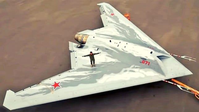 Rusia está cambiando su doctrina de guerra con el ‘monstruo’ ruso de 20 toneladas que acompaña al caza furtivo Su-57