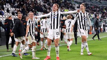 Las futbolistas de la Juventus en su estadio.
