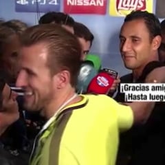 El caballero inglés: Kane felicitó a Keylor por su paradón