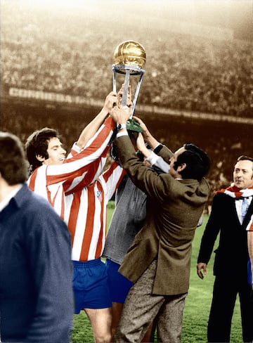 Los rojiblancos celebran el título Intercontinental.