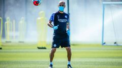 Guardiola supervisa una de las primeras sesiones en la vuelta del City a los entrenamientos. 