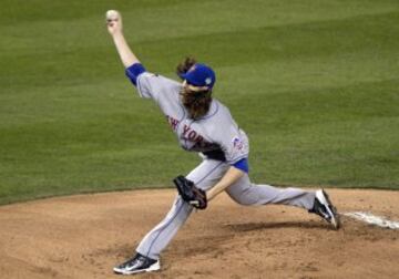 El mejor pitcher en postemporada de los New York Mets, Jacob deGrom, buscaba igualar la serie en Kansas City pero al igual que Harvey, los Royals fueron el antídoto a sus brillantes lanzamientos.