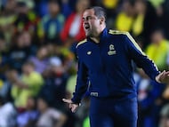 Soccer Football - Liga MX - Club America v Mazatlan - Estadio Ciudad de los Deportes, Mexico City, Mexico - March 15, 2026 Club America coach Andre Jardine during the match REUTERS/Eloisa Sanchez