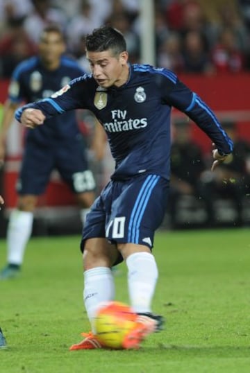 James Rodríguez juega 30 minutos y muestra destellos de "magia" ante Sevilla.