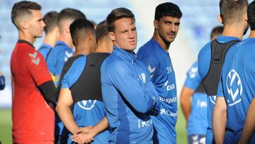 Pablo Larrea, jugador del CD Tenerife, durante sesi&oacute;n de entrenamiento.