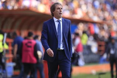 Could Guillermo Almada take over from Jaime Lozano as Mexico manager?