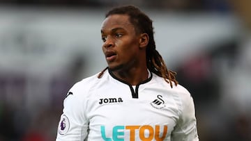 El centrocampista portugu&eacute;s del Swansea City, Renato Sanches, durante un partido.