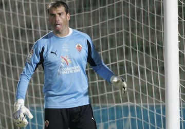 Willy Caballero, en un partido en su etapa en el Elche.