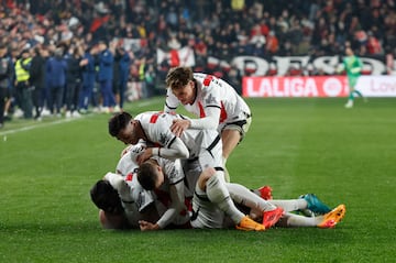  Saque de esquina de Isi que conecta Mumin con un poderoso cabezazo en el segundo palo, de nuevo cruzado para superar a un Courtois que poco puede hacer, sellando el 2-0. 